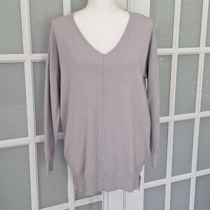 Main Strip High Low V Neck Sweater